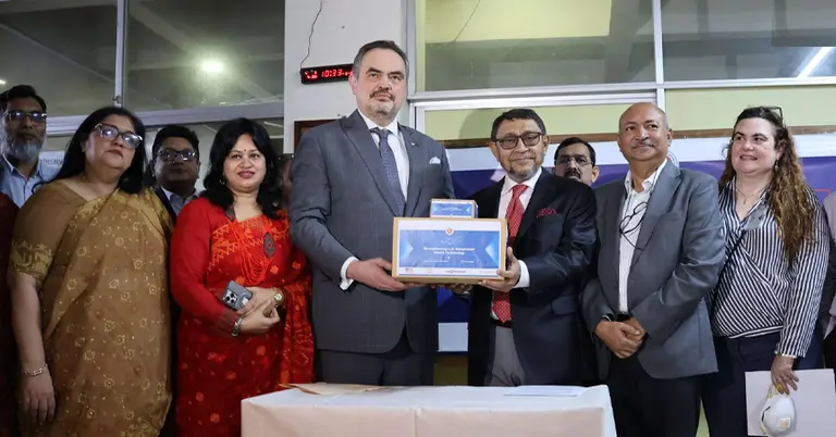 ব্রেন্ট টি. ক্রিস্টেনসেন ও মো. সাখাওয়াত হোসেন